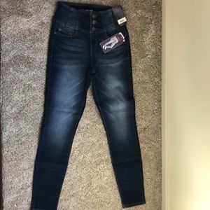 No Boundaries High Rise Skinny Jeans